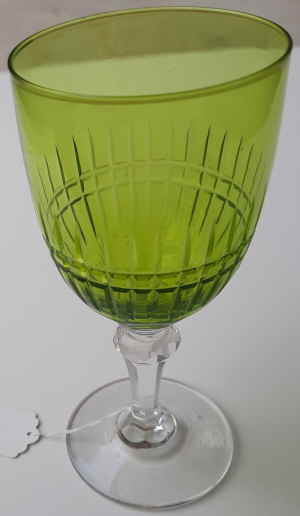 grünes Weinglas Schliff 12d
